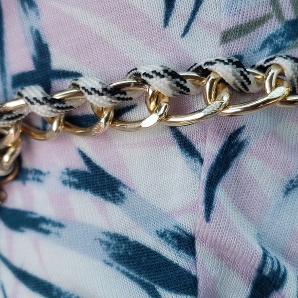 BETSEY JOHNSON FLOWER NECKLACE - Picture 4 of 7